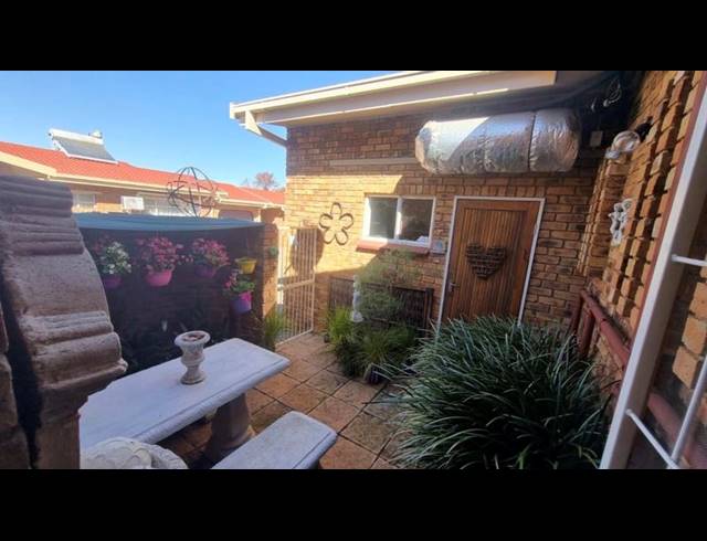 2 BEDROOM HOUSE FOR SALE IN SASOLBURG EXT 11
